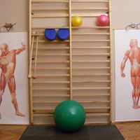 Összetett segítség a gerincfájdalmakra 4 alkalmas bérlettel: Egyedi terápiás komplex gerinctorna + Mc Kenzie, - és gerincstabilizációs tréning + masszázs + ...