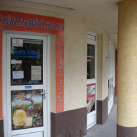 1042 Budapest József A.u.32. bejárat