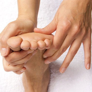 Talpalás helyett talpmasszázs! Frissítő, reflexológiás talpmasszázs a Benyovszky Orvosi Központban