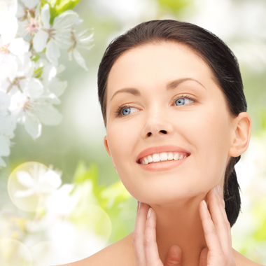 Hatékony HIFU nyak és toka-lifting mikrofókuszált ultrahanggal a toka nélküli hattyúnyakért.