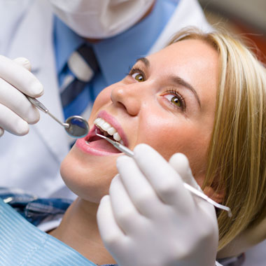 Hosszan tartó, esztétikai fogtömés egy fogra, egy vagy több felszínre + Szakszerű, egészségmegőrző szájhigiéniai tanácsadás 