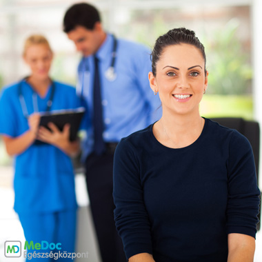 Nőgyógyászati szakorvosi vizsgálat tapintásos emlővizsgálattal