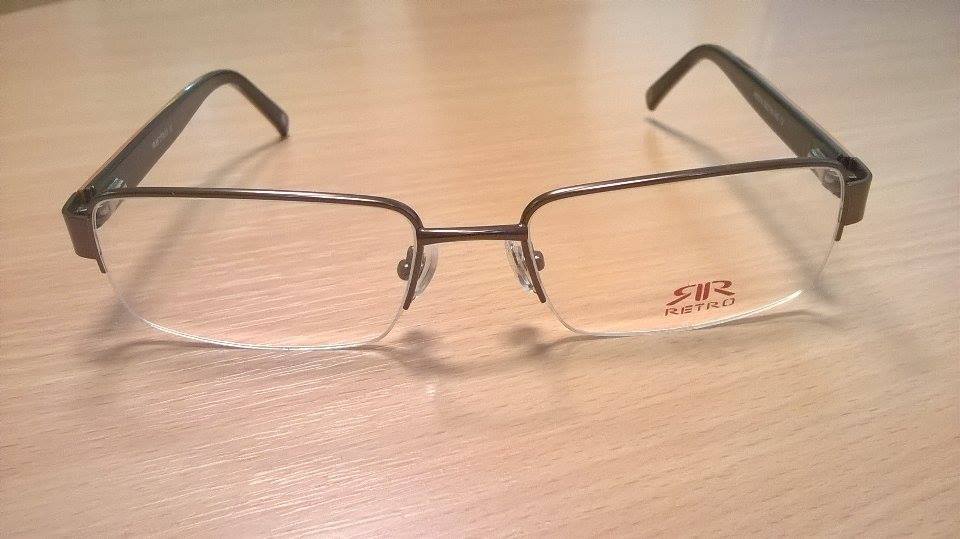 Szemrevaló szemre valók:<br />Szemüvegkészítés + RETRO márkájú keret (~30 féle közül lehet választani) +Szemvizsgálat + Tok + Törlőkendő