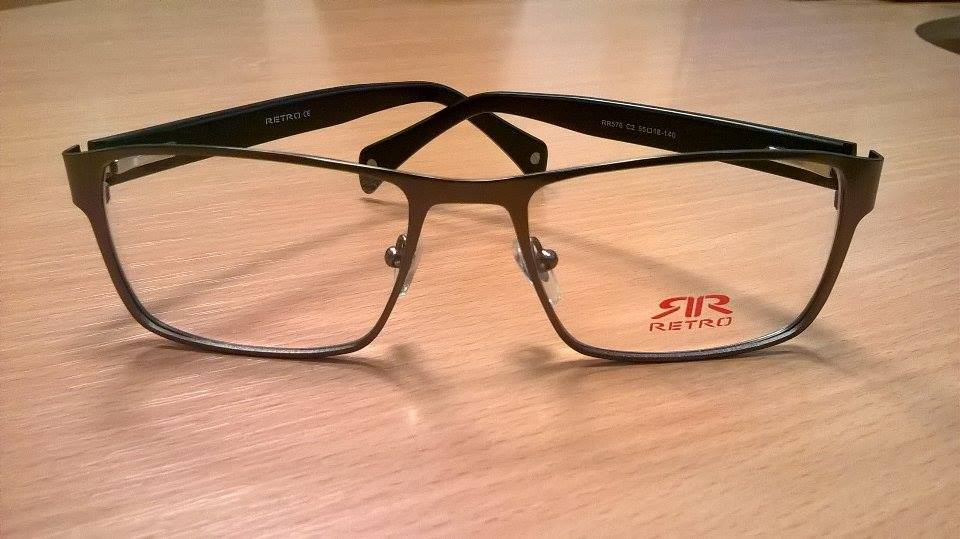 Szemrevaló szemre valók:<br />Szemüvegkészítés + RETRO márkájú keret (~30 féle közül lehet választani) +Szemvizsgálat + Tok + Törlőkendő