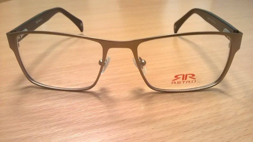 Szemrevaló szemre valók:<br />Szemüvegkészítés + RETRO márkájú keret (~30 féle közül lehet választani) +Szemvizsgálat + Tok + Törlőkendő