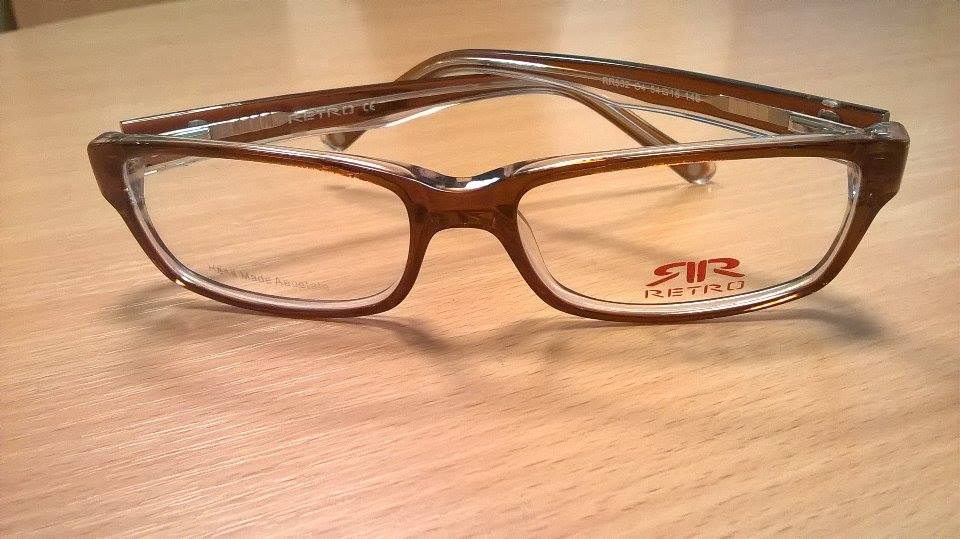 Szemrevaló szemre valók:<br />Szemüvegkészítés + RETRO márkájú keret (~30 féle közül lehet választani) +Szemvizsgálat + Tok + Törlőkendő