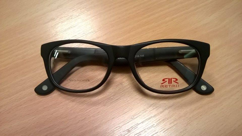 Szemrevaló szemre valók:<br />Szemüvegkészítés + RETRO márkájú keret (~30 féle közül lehet választani) +Szemvizsgálat + Tok + Törlőkendő