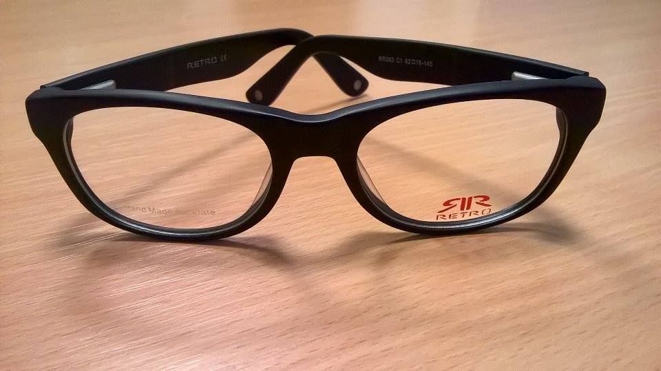 Szemrevaló szemre valók:<br />Szemüvegkészítés + RETRO márkájú keret (~30 féle közül lehet választani) +Szemvizsgálat + Tok + Törlőkendő