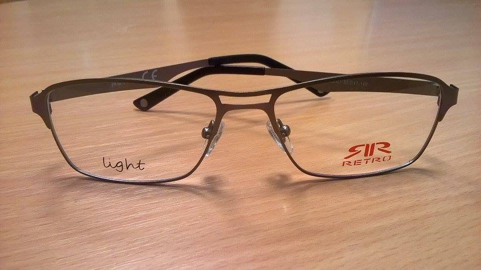 Szemrevaló szemre valók:<br />Szemüvegkészítés + RETRO márkájú keret (~30 féle közül lehet választani) +Szemvizsgálat + Tok + Törlőkendő