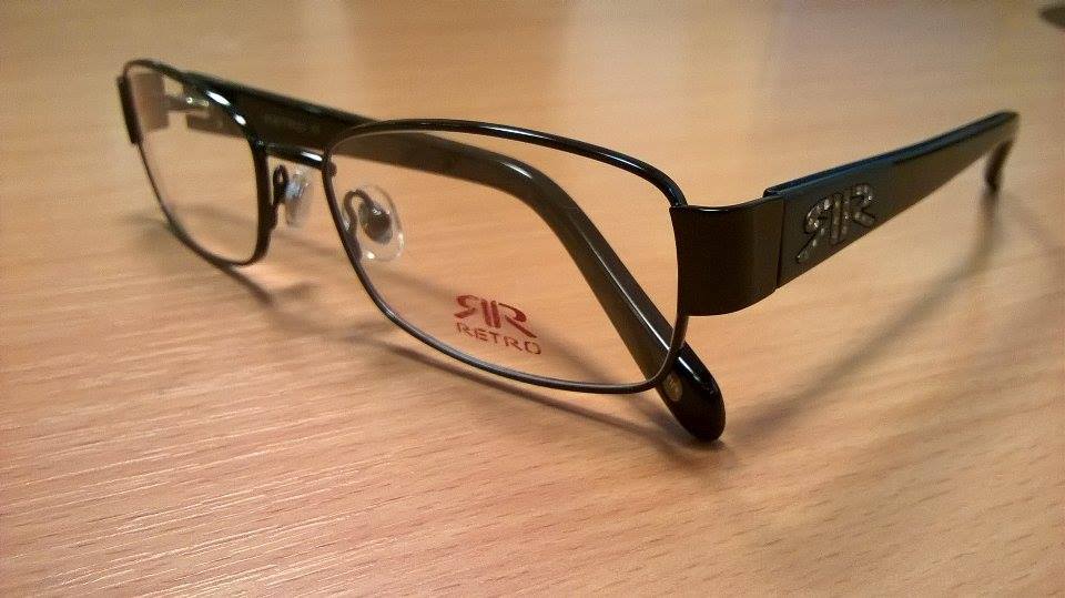 Szemrevaló szemre valók:<br />Szemüvegkészítés + RETRO márkájú keret (~30 féle közül lehet választani) +Szemvizsgálat + Tok + Törlőkendő