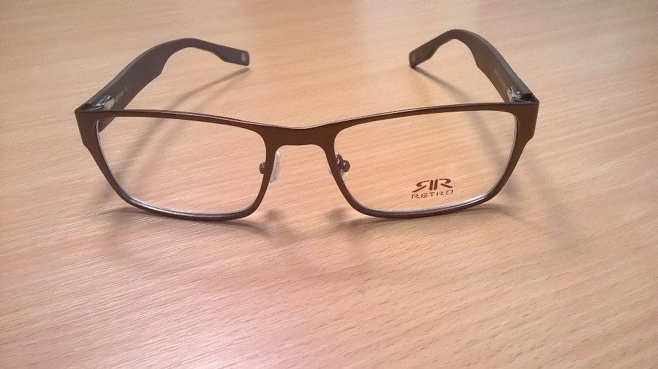 Szemrevaló szemre valók:<br />Szemüvegkészítés + RETRO márkájú keret (~30 féle közül lehet választani) +Szemvizsgálat + Tok + Törlőkendő