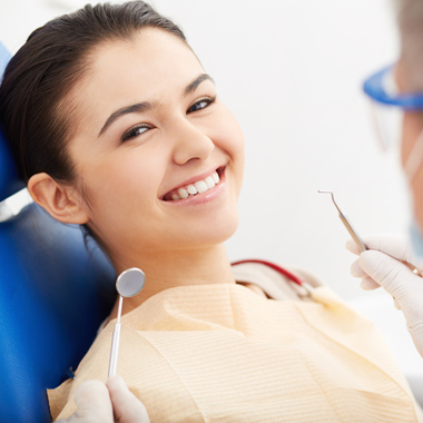 Legyen védjegyed a mosolyod: Akár 3 felszínű fényre kötő (kompozit) fogászati tömés vagy töméscsere 