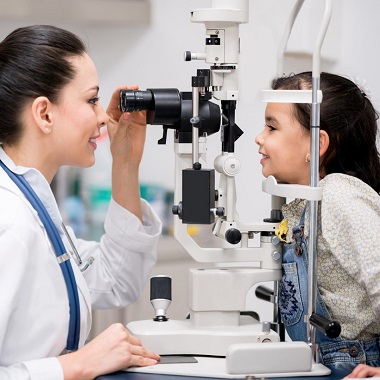 Gyermekszemészeti szakvizsgálat non kontakt műszerekkel a Benyovszky Orvosi Központban
