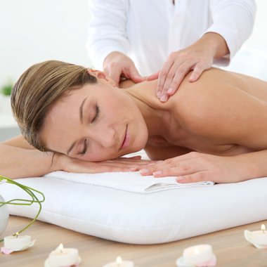 Gyógymasszázs olajjal, és kombinált masszázs-technikákkal, profi szakembertől